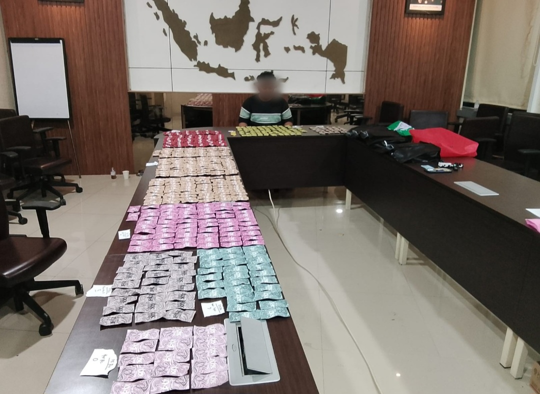 Ungkap Peredaranqmidate, Polres Jakbar Amankan 458 Cartridge Pods dan Seorang Pelaku di Kelapa Gading