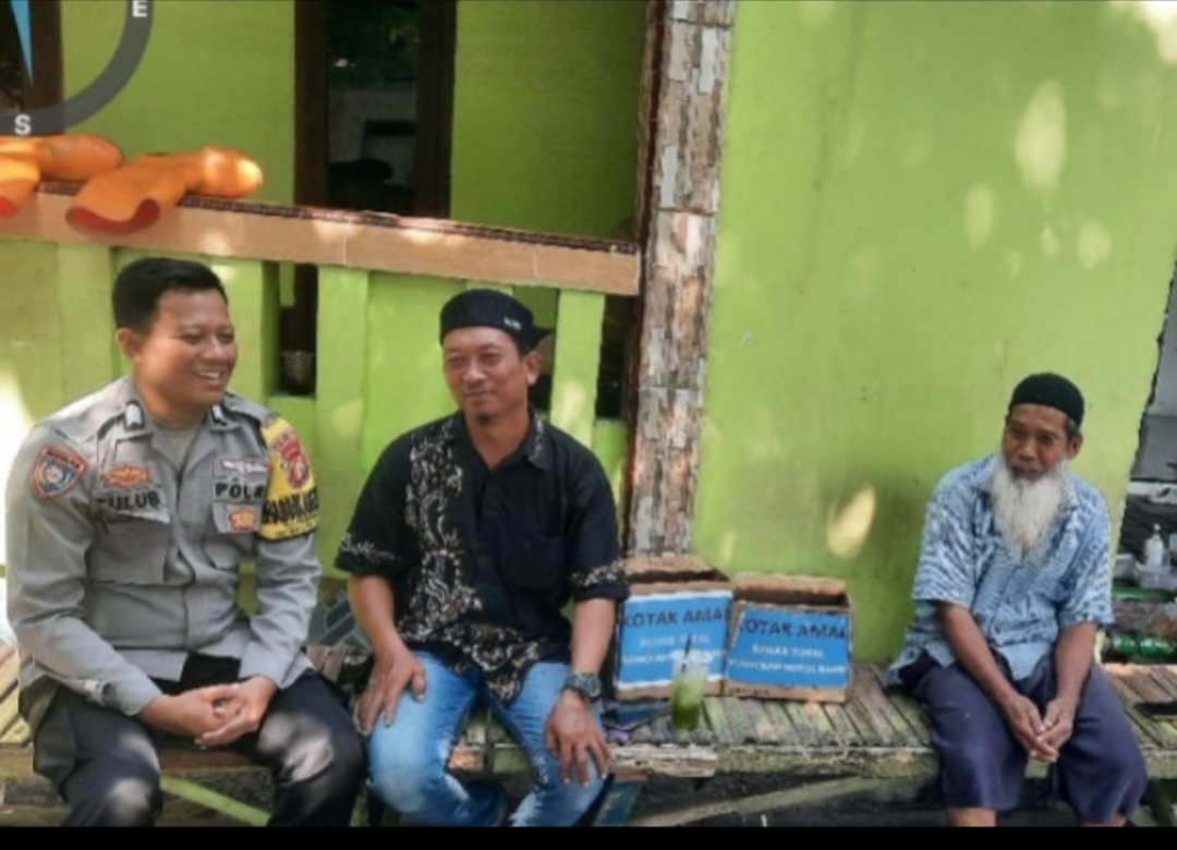 Jaga Jakarta di Pulau Lancang, Bhabinkamtibmas Sosialisasikan Layanan Polisi 110 dan Imbau Warga Jaga Kamtibmas