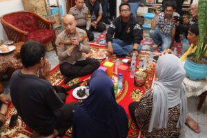Kapolres Priok Sambangi Rumah ABK Korban Penganiayaan KM. Maulana 23, Berikan Bantuan dan Tegaskan Usut Kasus Hingga TPPO