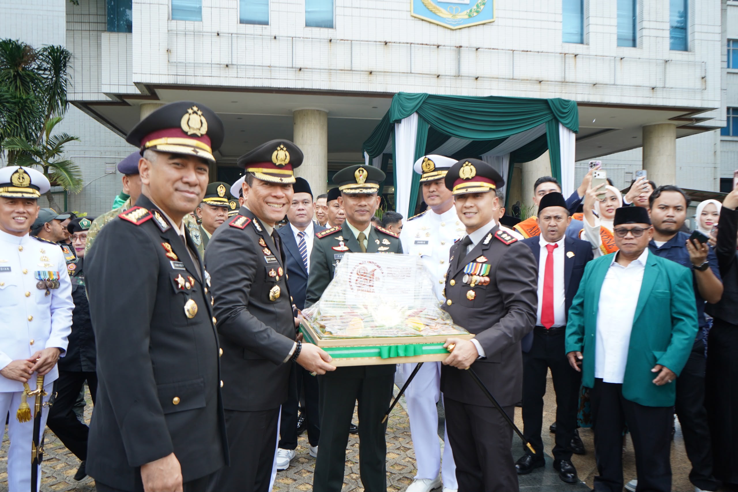 HUT Ke-81 TNI, Kapolres Pelabuhan Tanjung Priok Hadiri Upacara Bersama Forkopimko Plus Jakarta Utara