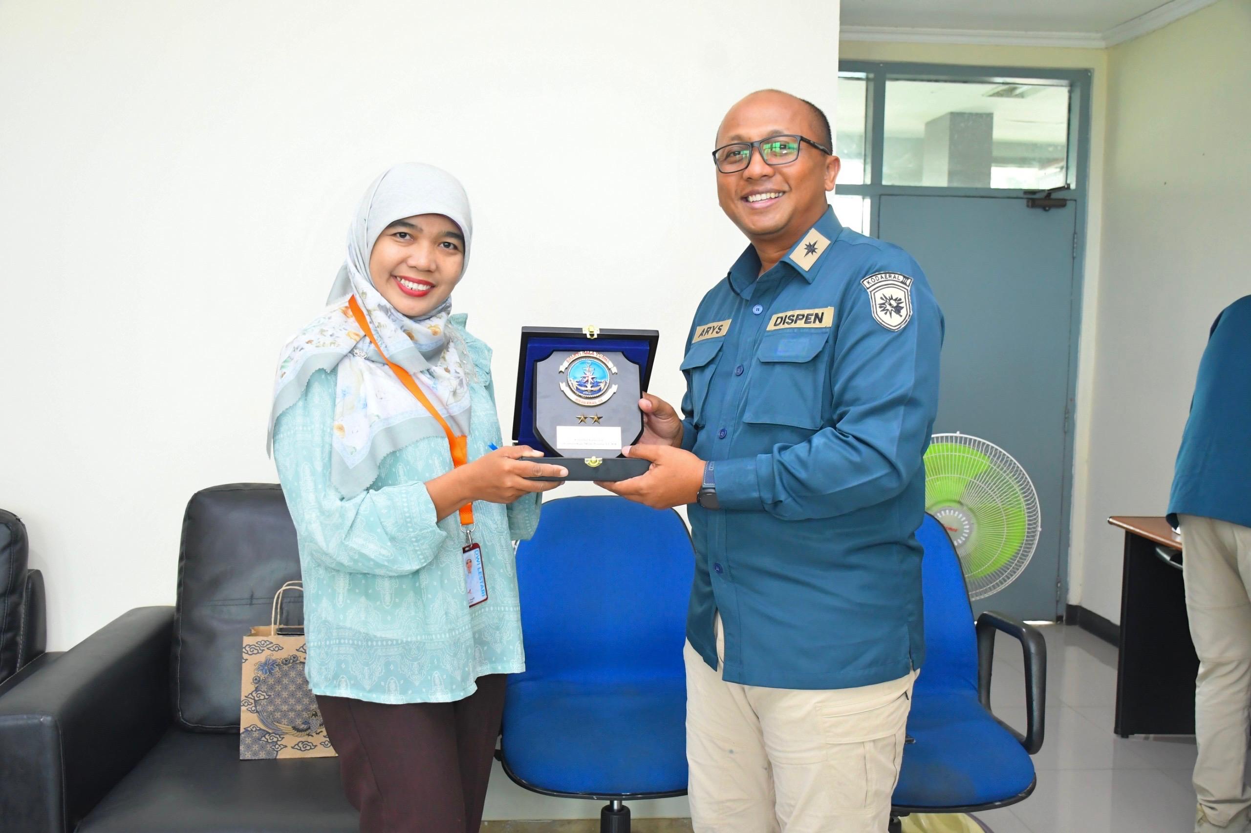 Pererat Sinergi Militer dan Akademisi, Dispen Kodaeral III Resmi Lepas Siswa Magang SMK Mutiara Bekasi