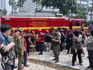 Keselamatan masyarakat adalah prioritas utama, Enam Orang Dapat Pelayanan Kesehatan di Bundaran HI