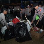 TNI – Polri, Pemprov DKI Bersihkan Sampah Usai Aksi