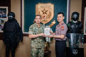 Silaturahmi Kapolda Metro Jaya dan Pangdam Jaya, Perkuat Sinergitas TNI-Polri