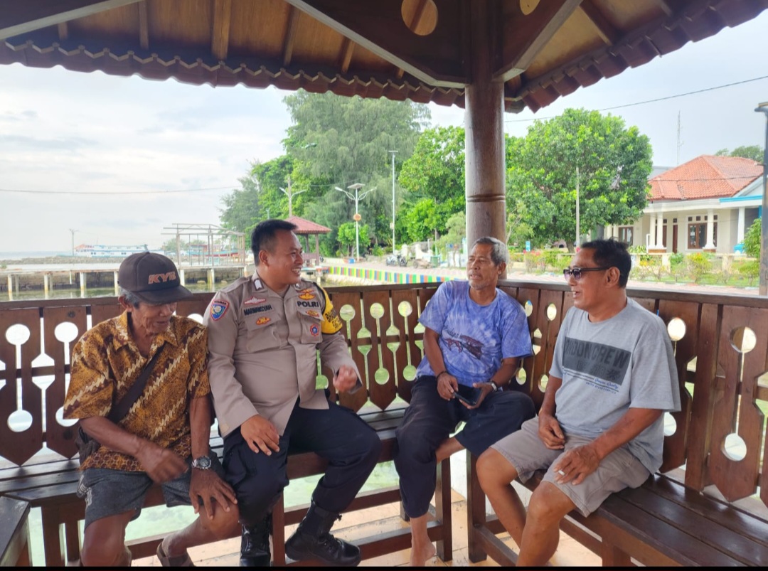 Bhabinkamtibmas Pulau Pramuka Sosialisasikan Layanan Polisi 110, Ajak Warga Jaga Kamtibmas
