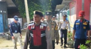 Patroli Malam, Polsek Kepulauan Seribu Selatan Sosialisasikan Layanan Polisi 110 dan Ajak Warga Jaga Kamtibmas