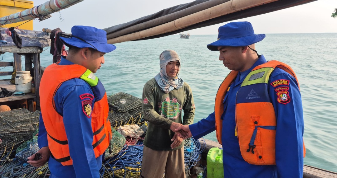 Layanan Polisi 110, Satpolairud Polres Kepulauan Seribu Patroli Laut Sambangi Nelayan dan Penjaga Pulau