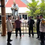 Kapolsek Tanjung Priok Sambangi Gereja Santo Lukas, Pastikan Ibadah Berlangsung Aman dan Kondusif
