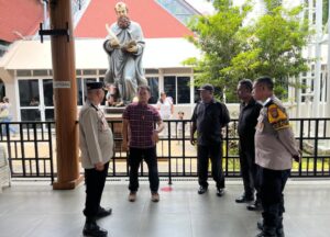 Kapolsek Tanjung Priok Sambangi Gereja Santo Lukas, Pastikan Ibadah Berlangsung Aman dan Kondusif