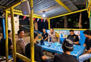 Layanan Polisi 110 Disosialisasikan Saat Patroli Malam Polsek Kepulauan Seribu Selatan