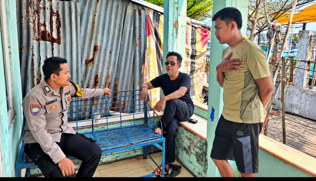 Bhabinkamtibmas Pulau Tidung Sosialisasikan Layanan Polisi 110 kepada Warga