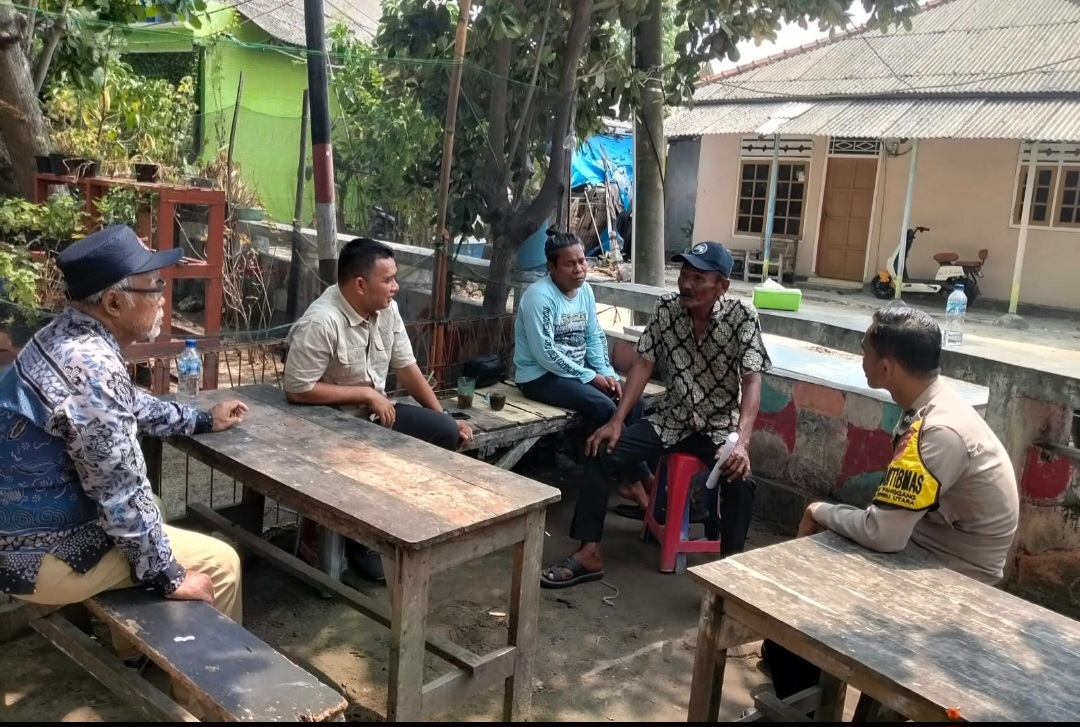 Bhabinkamtibmas Pulau Panggang Sosialisasikan Layanan Polisi 110 kepada Warga