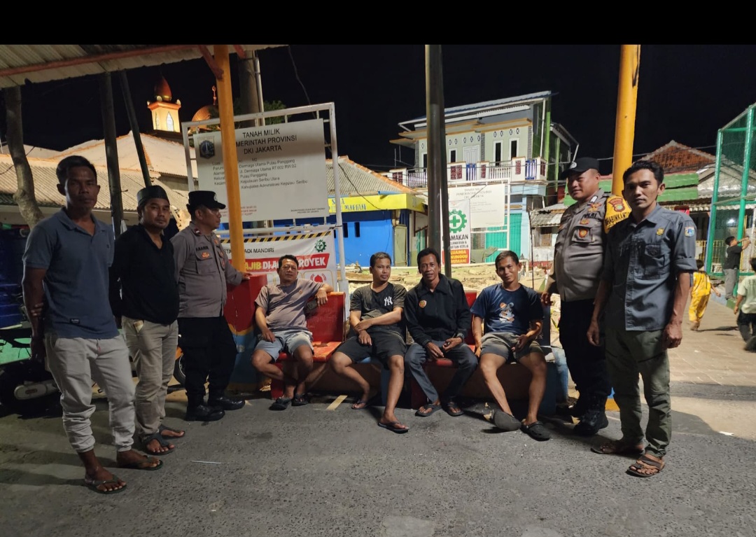 Layanan Polisi 110 Disosialisasikan Saat Patroli Malam, Polsek Kepulauan Seribu Utara Ajak Warga Tingkatkan Kewaspadaan