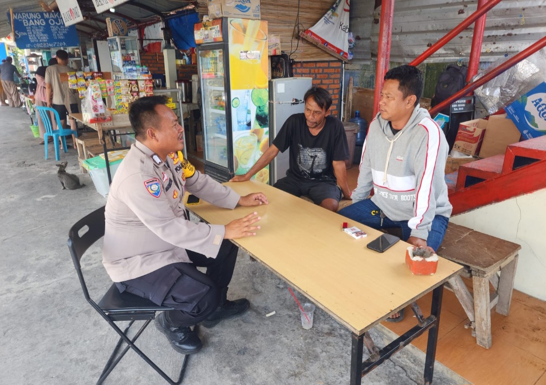 Bhabinkamtibmas Pulau Pramuka Sosialisasikan Layanan Polisi 110, Ajak Warga Jaga Keamanan