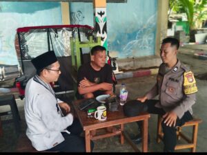 Bhabinkamtibmas Pulau Kelapa Sosialisasikan Layanan Polisi 110, Ajak Warga Peduli Keamanan