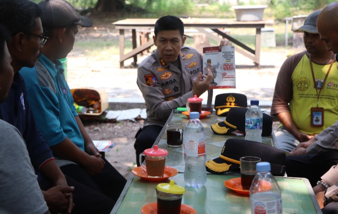 Jumat Curhat di Pulau Kelapa, Polisi Sosialisasikan Layanan 110 dan Ingatkan Bahaya Angin Kencang serta Ombak Tinggi
