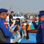 Satpolairud Polres Kepulauan Seribu Sosialisasikan Layanan 110 dan Jaga Laut Jakarta di Pelabuhan Kali Adem