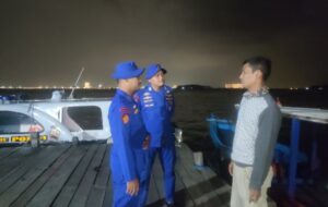 Layanan Polisi 110, Satpolairud Polres Kepulauan Seribu Patroli Laut Malam Imbau Nelayan Jaga Keselamatan Berlayar