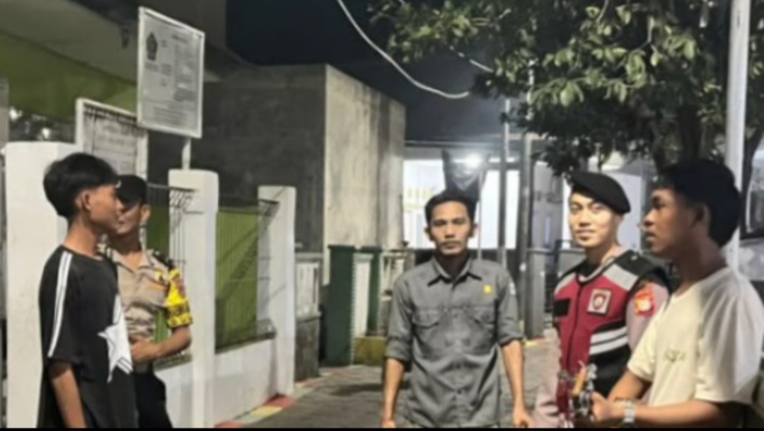 Layanan Polisi 110 Disosialisasikan Saat Patroli Malam, Polsek Kepulauan Seribu Utara Ajak Warga Jaga Kamtibmas