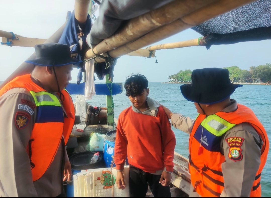 Layanan Polisi 110, Satpolairud Polres Kepulauan Seribu Sambangi Nelayan dan Imbau Waspada Cuaca Buruk