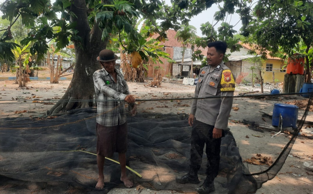 Bhabinkamtibmas Pulau Lancang Sosialisasikan Layanan Polisi 110, Ajak Warga Jaga Kamtibmas